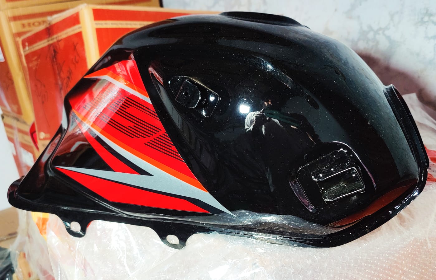 FUEL TANK CB-150 F BLACK WITH WHITE STRIPES (GENIUNE) - Image 2